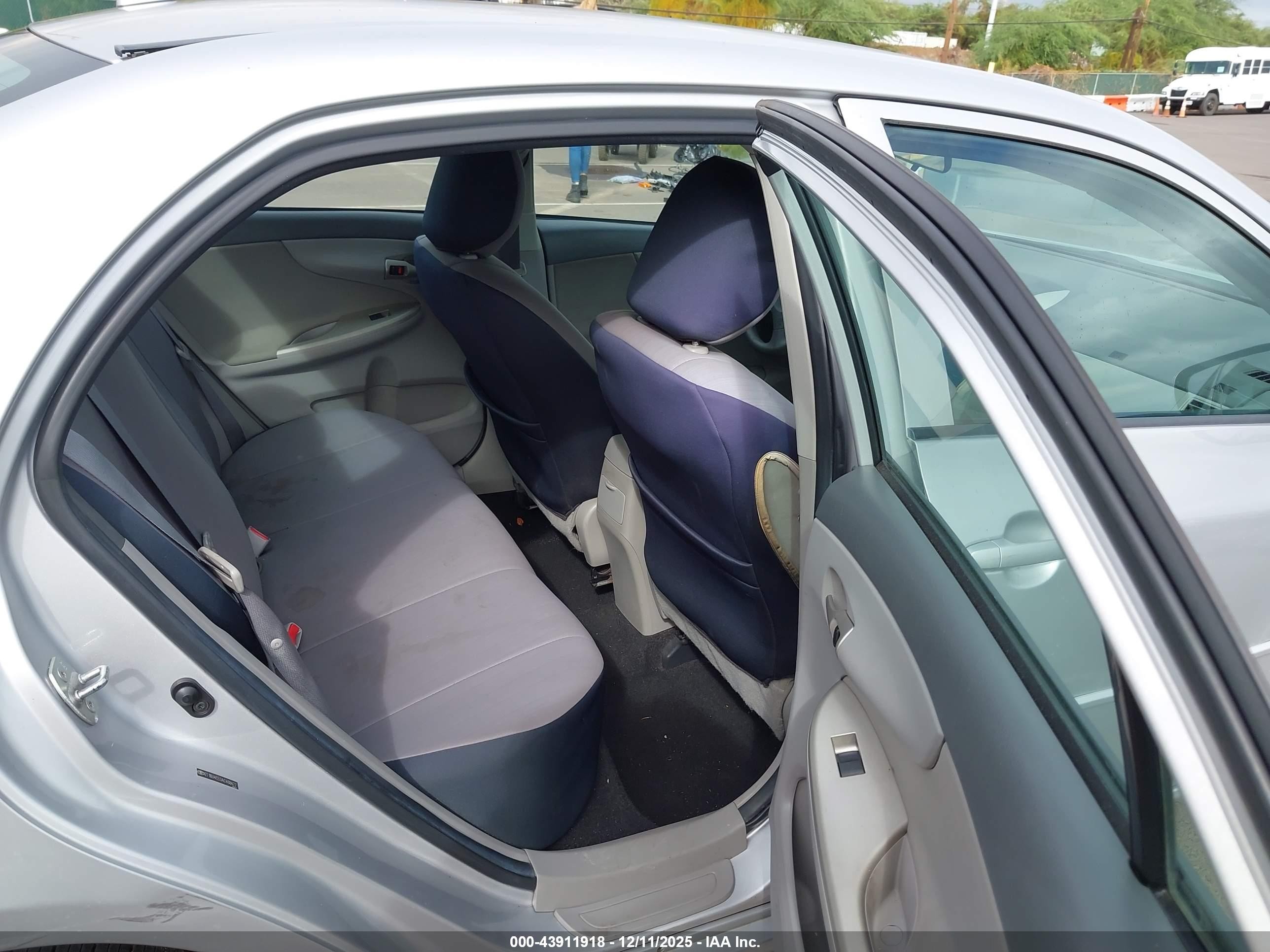 2010 Toyota Corolla Le Серебряный vin: 2T1BU4EE0AC488477