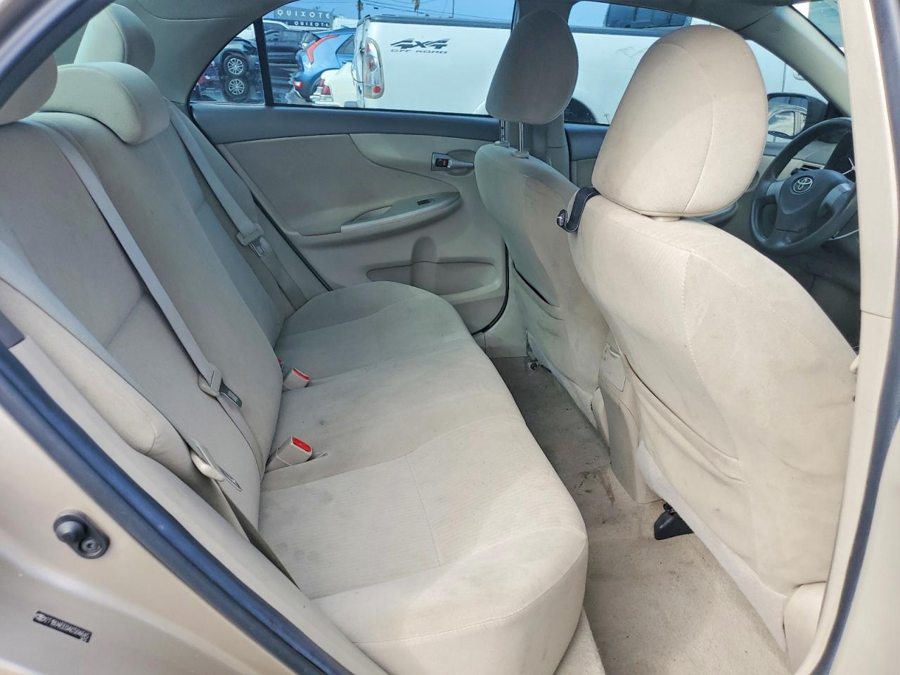 2010 Toyota Corolla Le Gold vin: 2T1BU4EE0AC504645