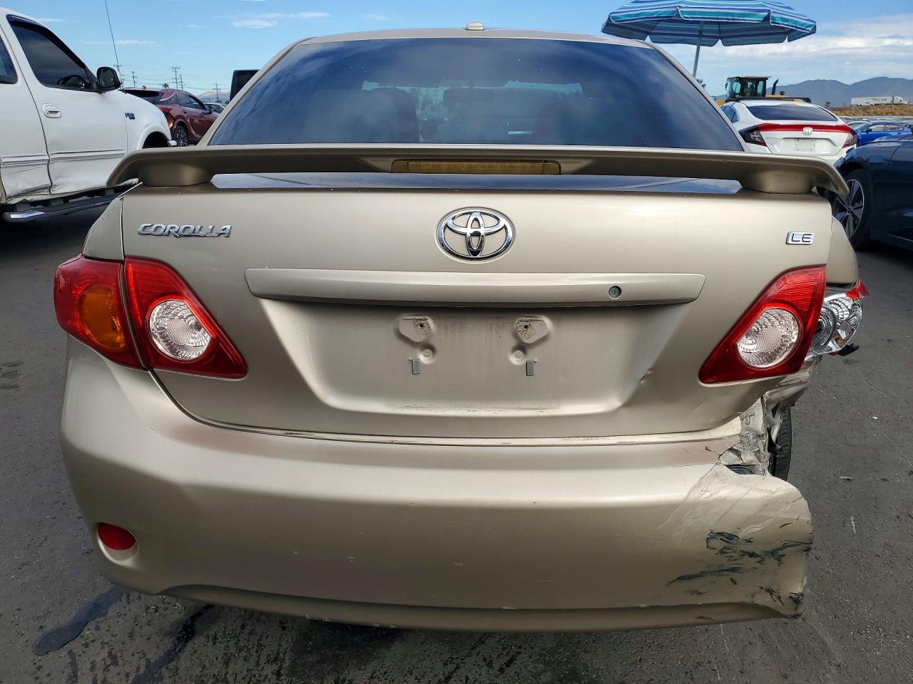 2010 Toyota Corolla Le Gold vin: 2T1BU4EE0AC504645