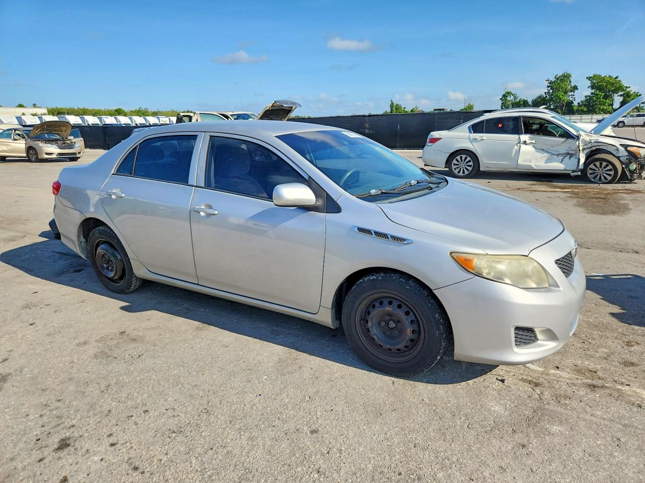 2010 Toyota Corolla Le Silver vin: 2T1BU4EE0AC517668