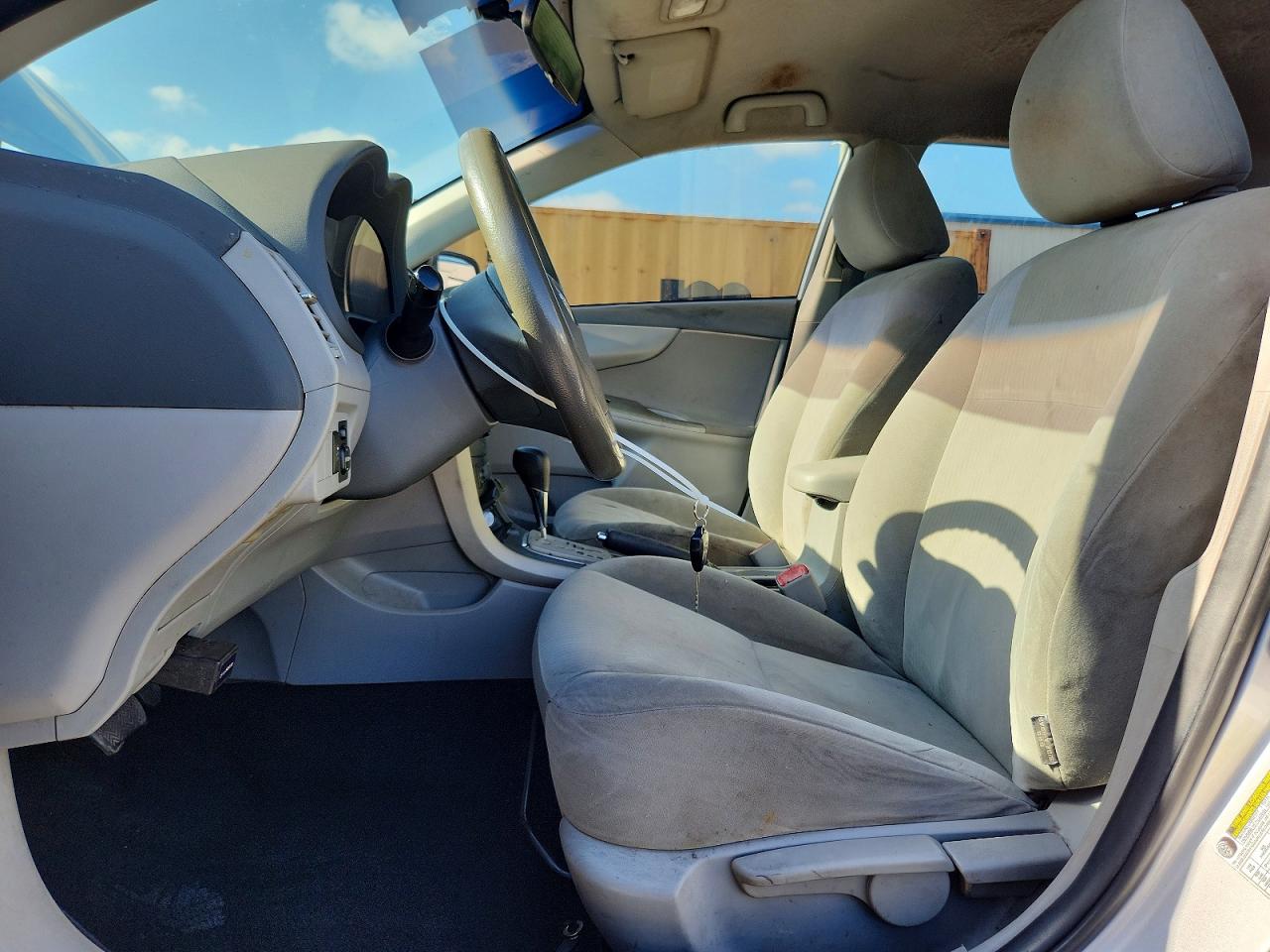 2010 Toyota Corolla Le Silver vin: 2T1BU4EE0AC517668