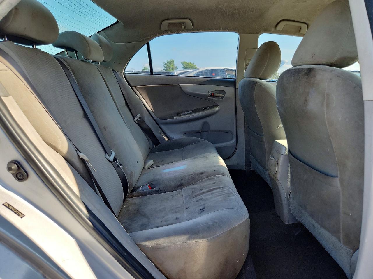 2010 Toyota Corolla Le Silver vin: 2T1BU4EE0AC517668
