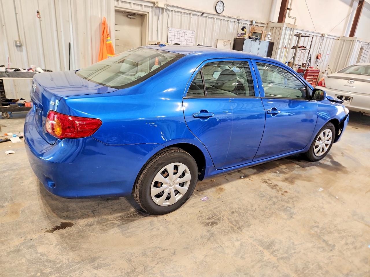 2010 Toyota Corolla Le Blue vin: 2T1BU4EE0AC519470