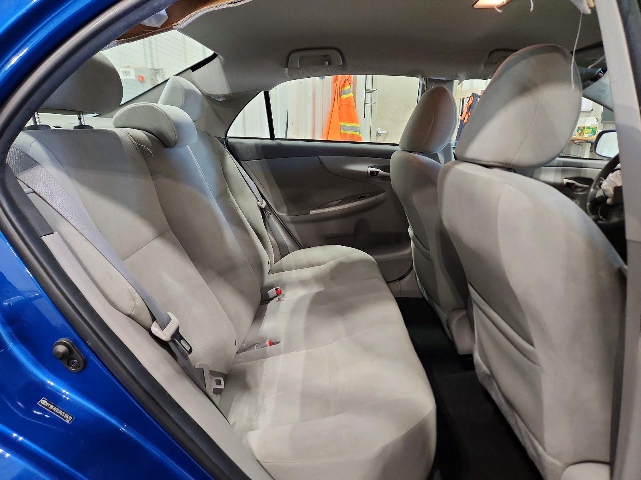 2010 Toyota Corolla Le Blue vin: 2T1BU4EE0AC519470