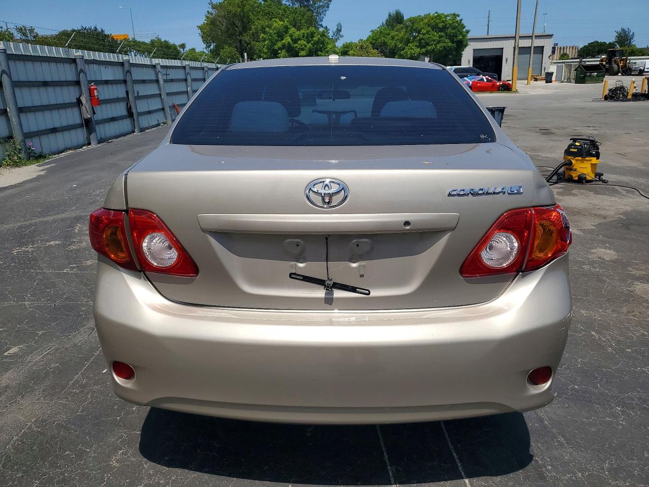 2010 Toyota Corolla Le Gold vin: 2T1BU4EE0AC520750