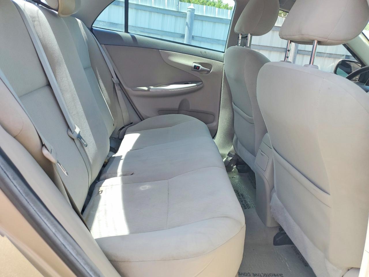 2010 Toyota Corolla Le Gold vin: 2T1BU4EE0AC520750