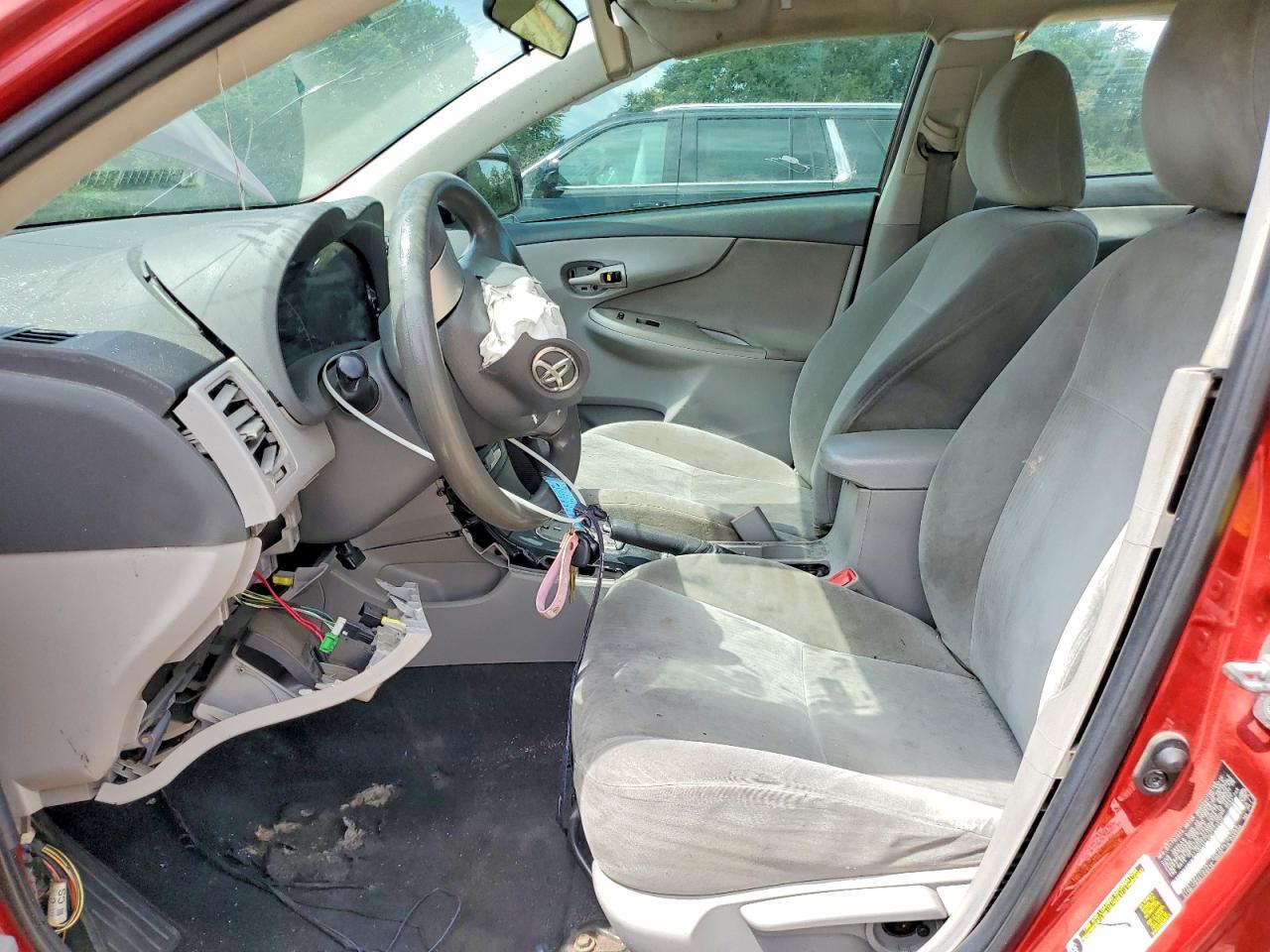 2010 Toyota Corolla Le Red vin: 2T1BU4EE0AC523437