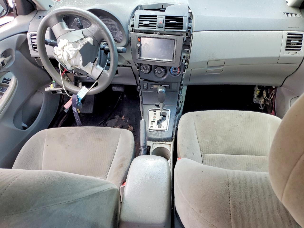 2010 Toyota Corolla Le Red vin: 2T1BU4EE0AC523437