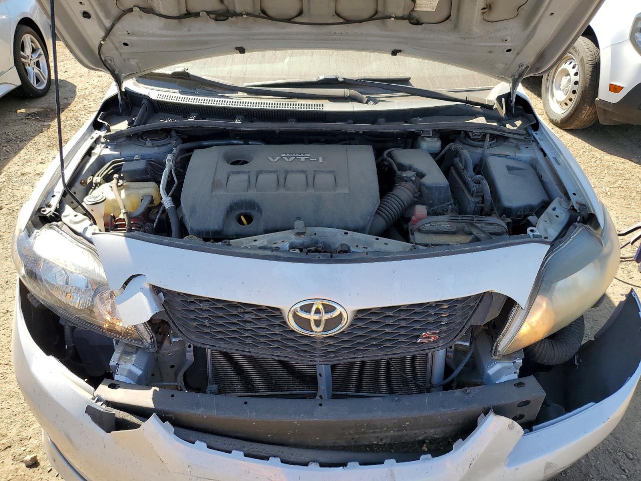 2010 Toyota Corolla S Серебряный vin: 2T1BU4EE0AC534423