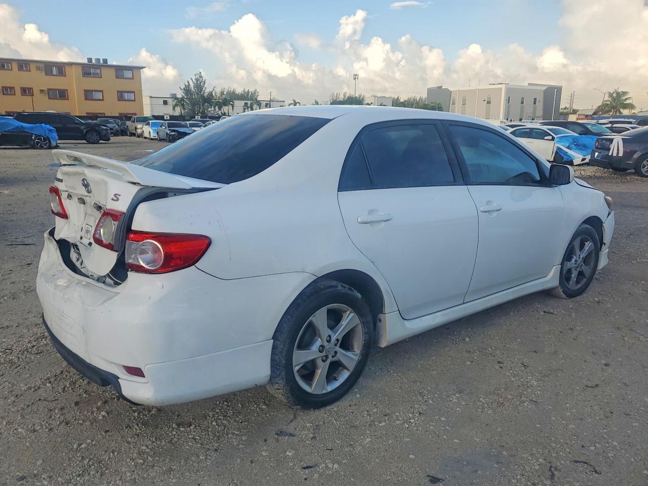 2011 Toyota Corolla S White vin: 2T1BU4EE0BC565902