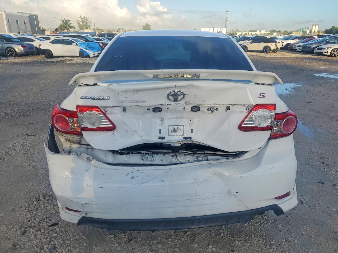 2011 Toyota Corolla S White vin: 2T1BU4EE0BC565902