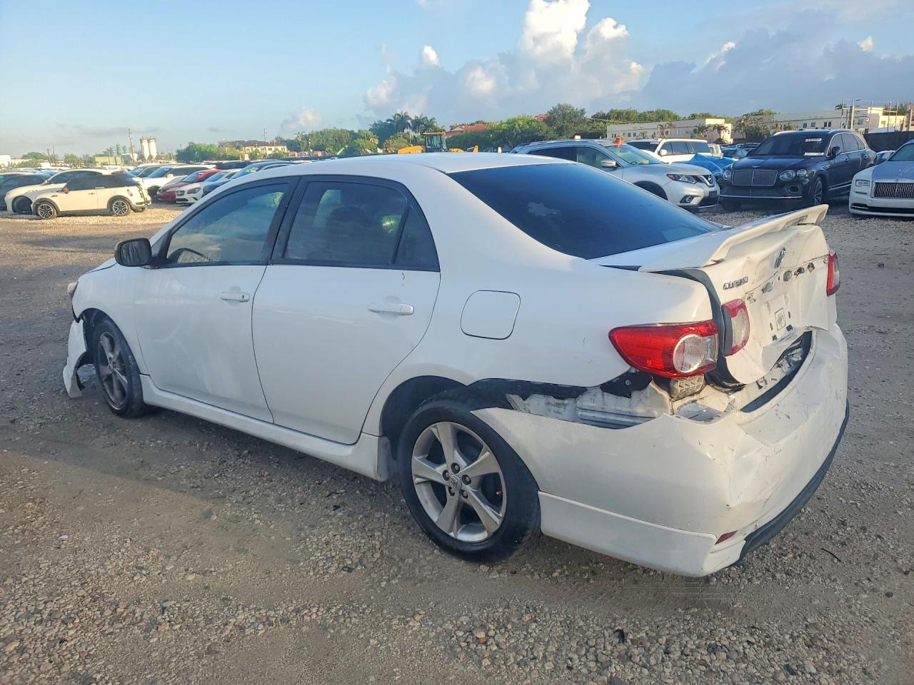 2011 Toyota Corolla S White vin: 2T1BU4EE0BC565902