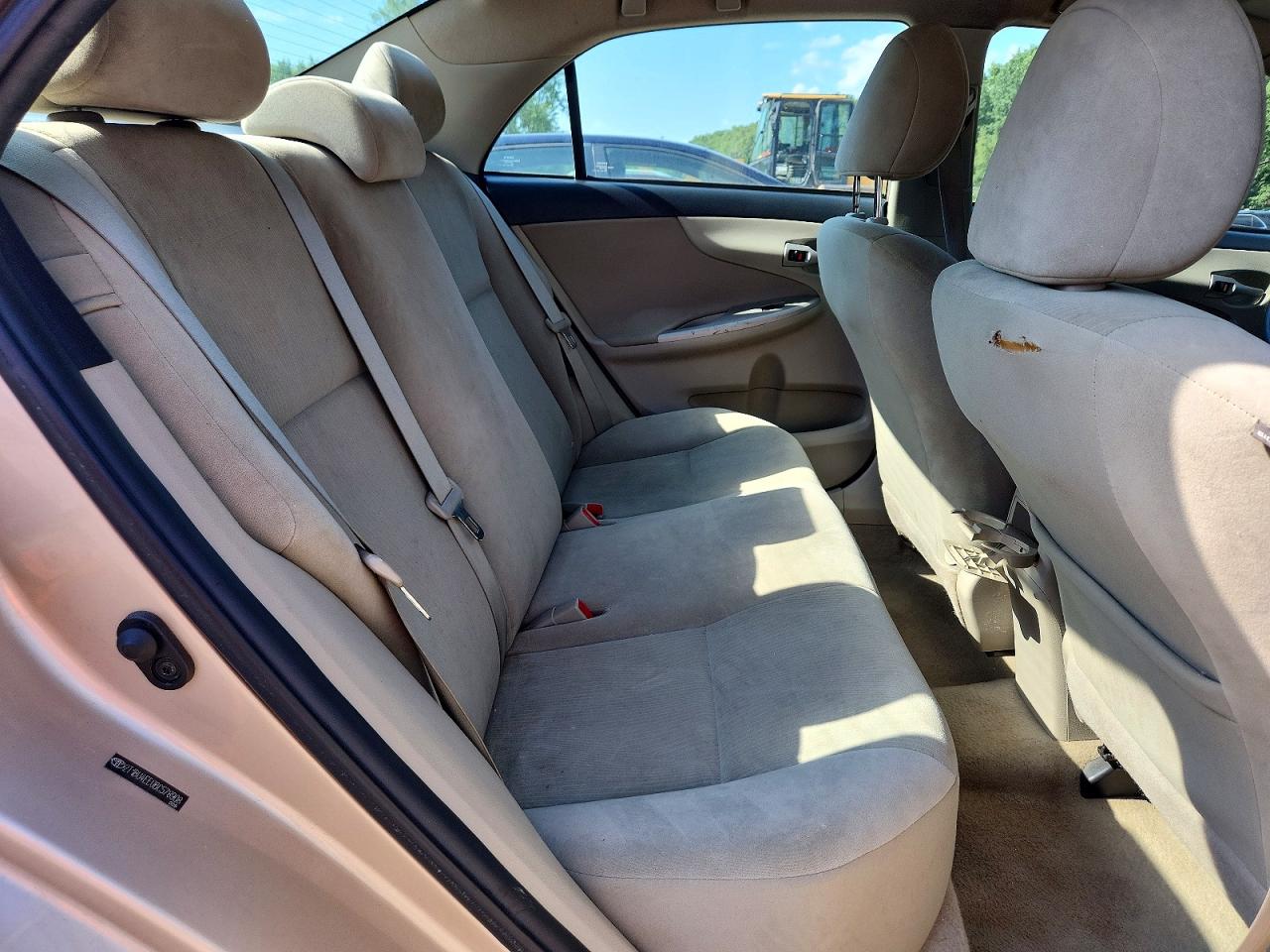 2011 Toyota Corolla Le Gold vin: 2T1BU4EE0BC578908