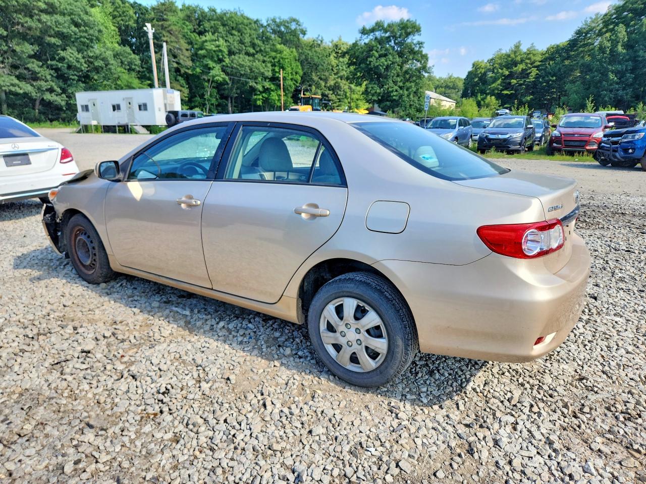 2011 Toyota Corolla Le Gold vin: 2T1BU4EE0BC578908