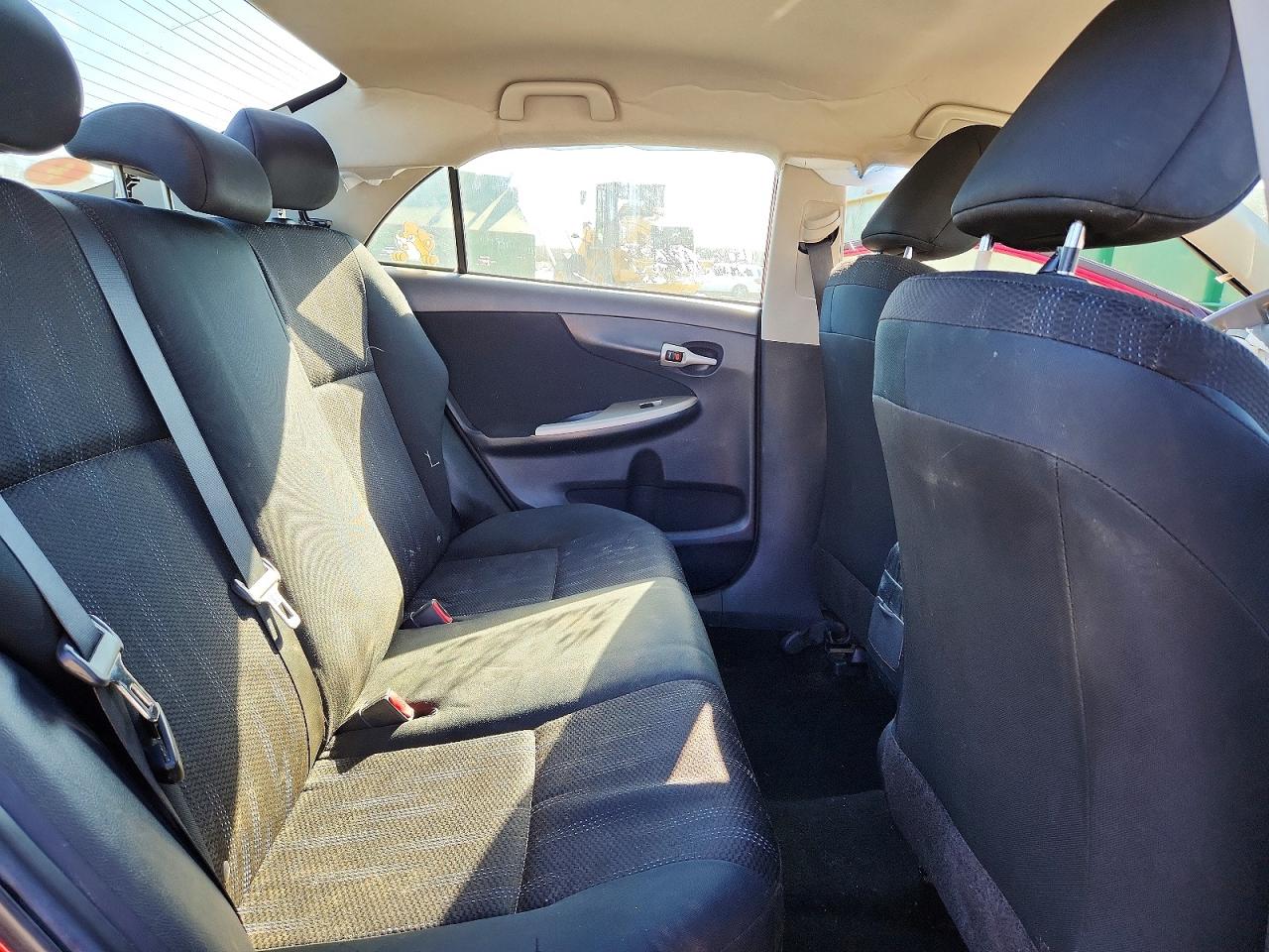 2011 Toyota Corolla Base Red vin: 2T1BU4EE0BC579573