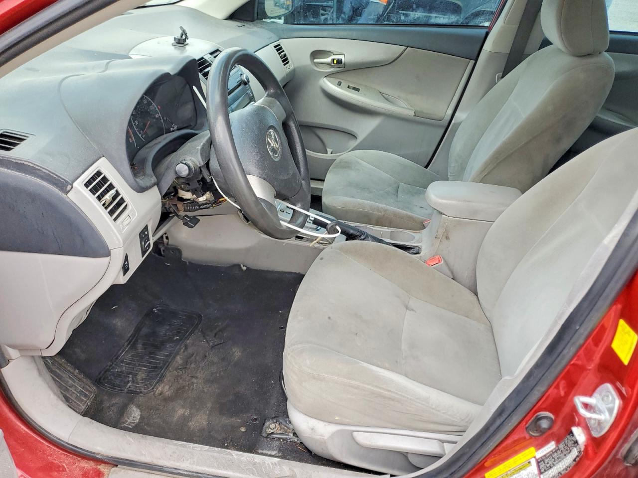 2011 Toyota Corolla Le Red vin: 2T1BU4EE0BC584451