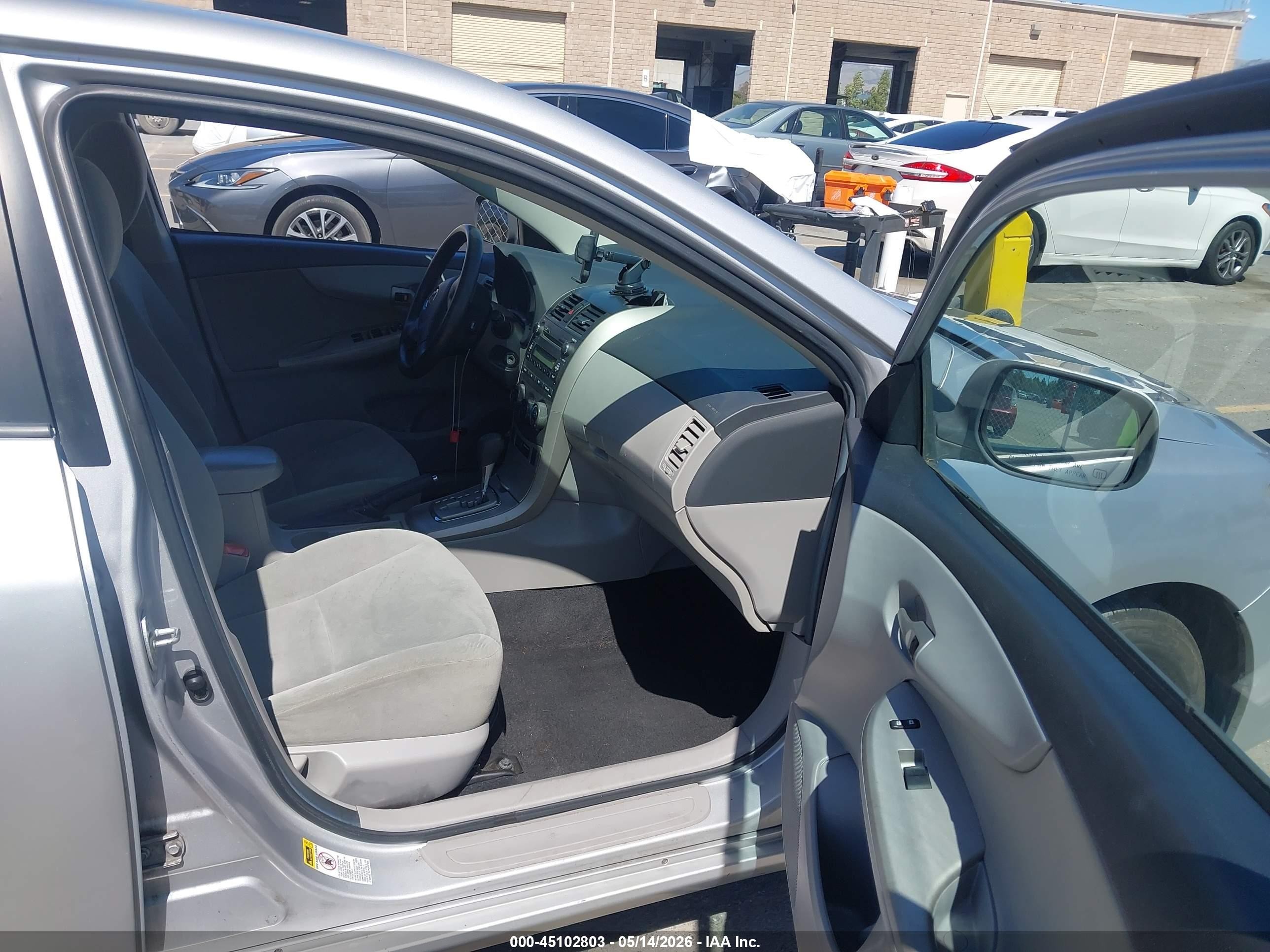 2011 Toyota Corolla Le Silver vin: 2T1BU4EE0BC591917