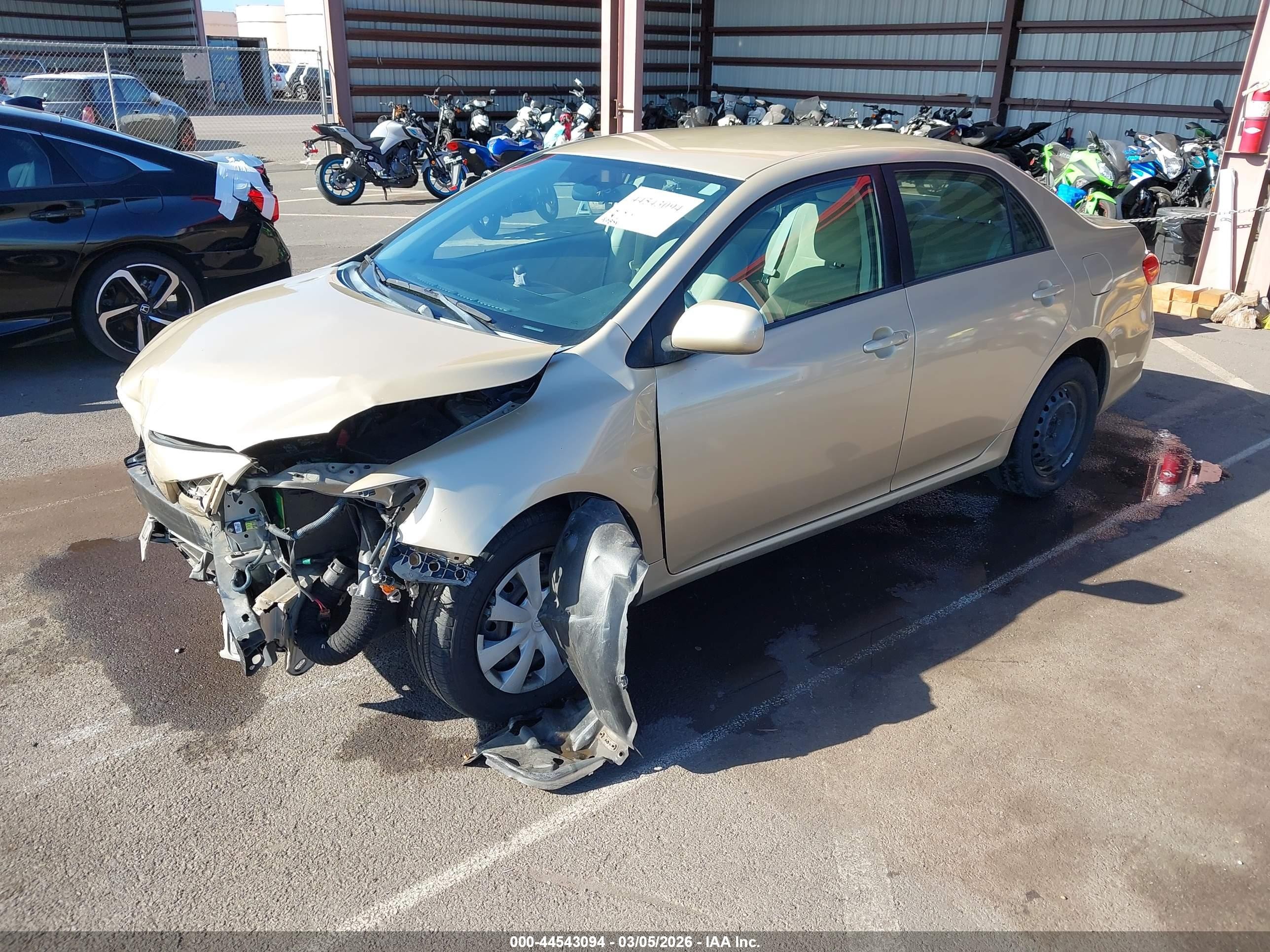 2011 Toyota Corolla Le Brown vin: 2T1BU4EE0BC625239