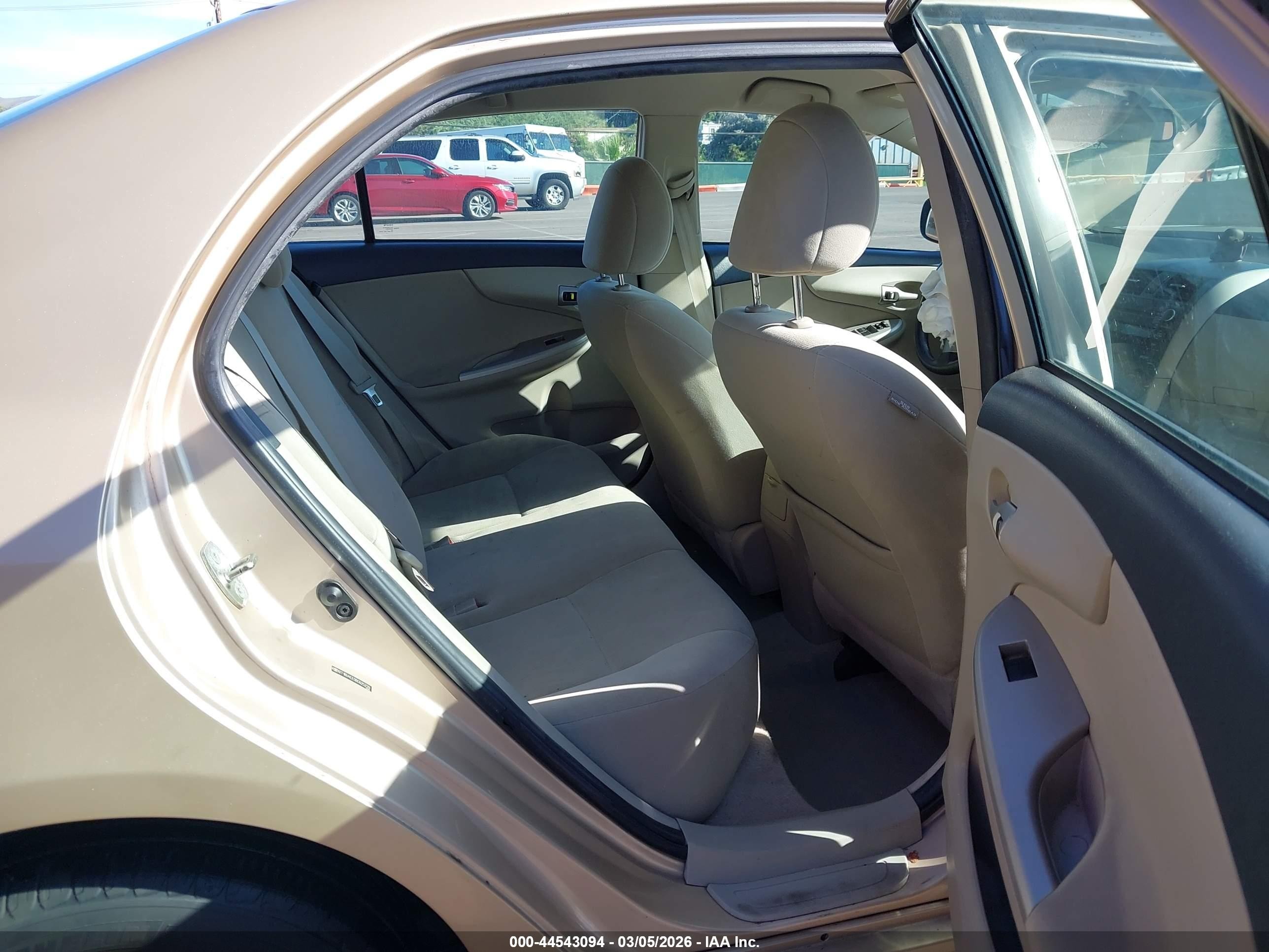 2011 Toyota Corolla Le Brown vin: 2T1BU4EE0BC625239