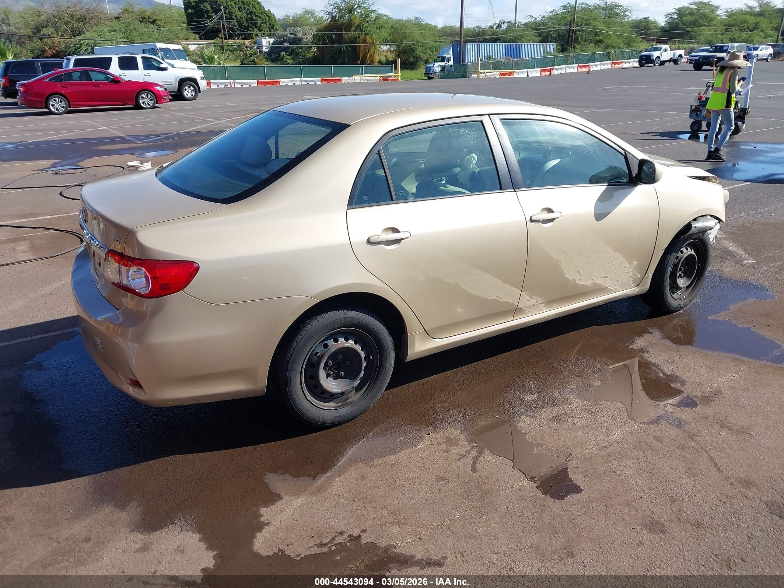 2011 Toyota Corolla Le Brown vin: 2T1BU4EE0BC625239