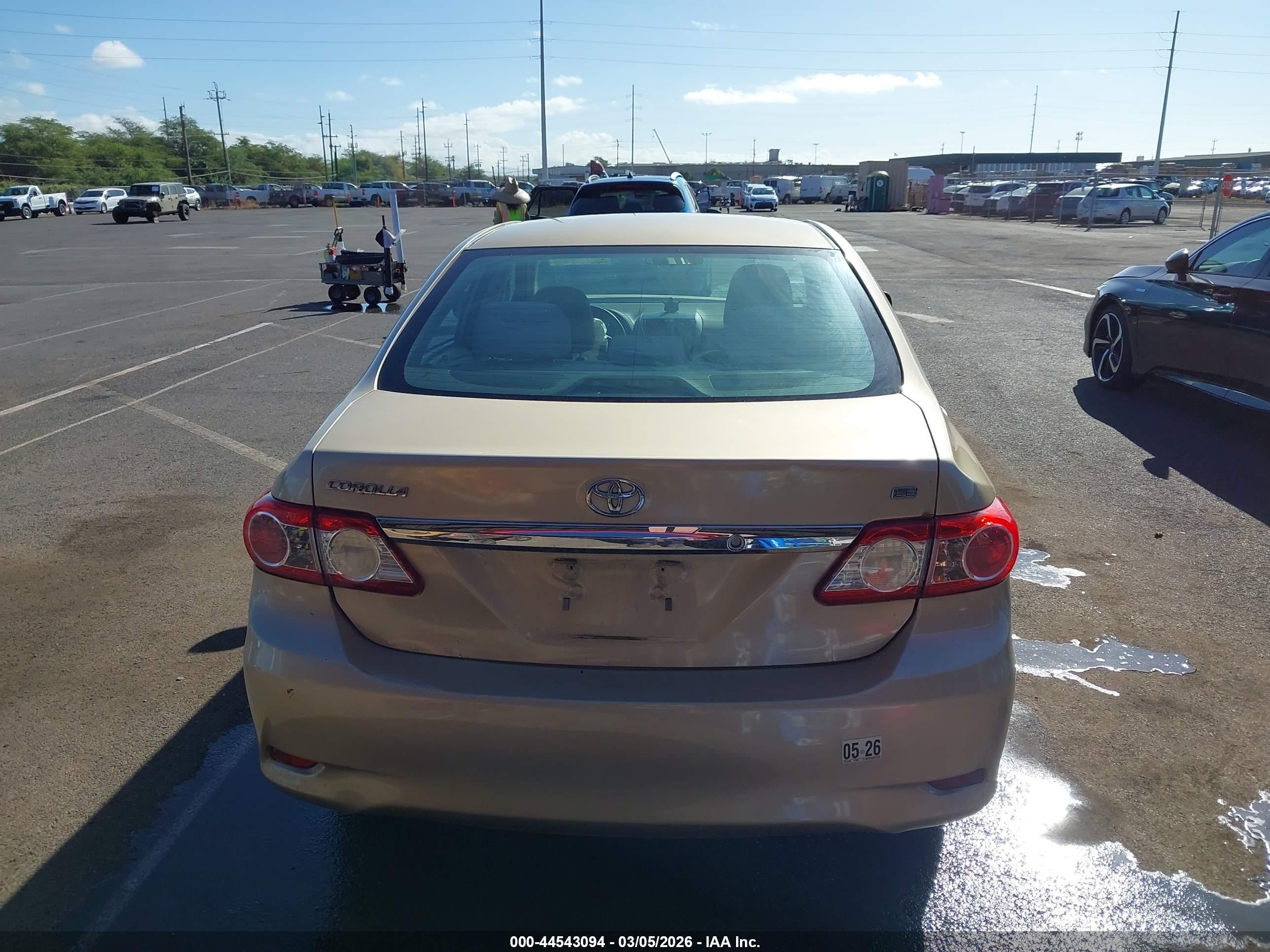 2011 Toyota Corolla Le Brown vin: 2T1BU4EE0BC625239