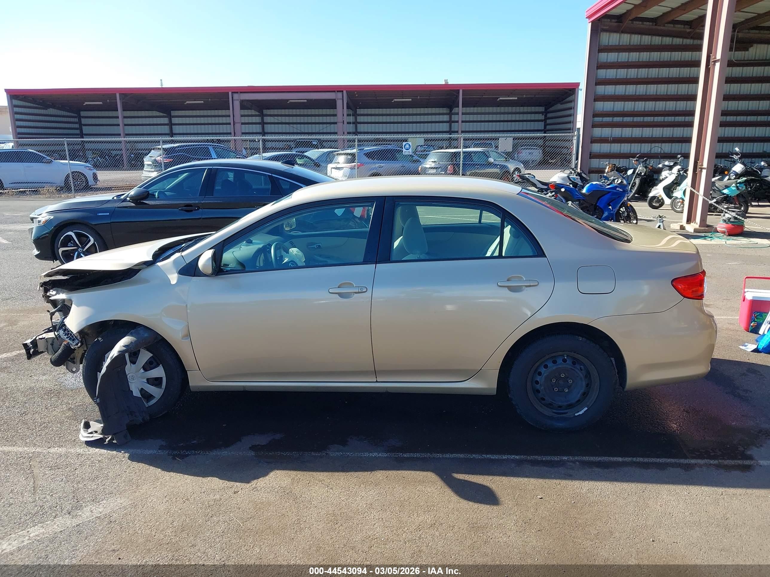 2011 Toyota Corolla Le Brown vin: 2T1BU4EE0BC625239