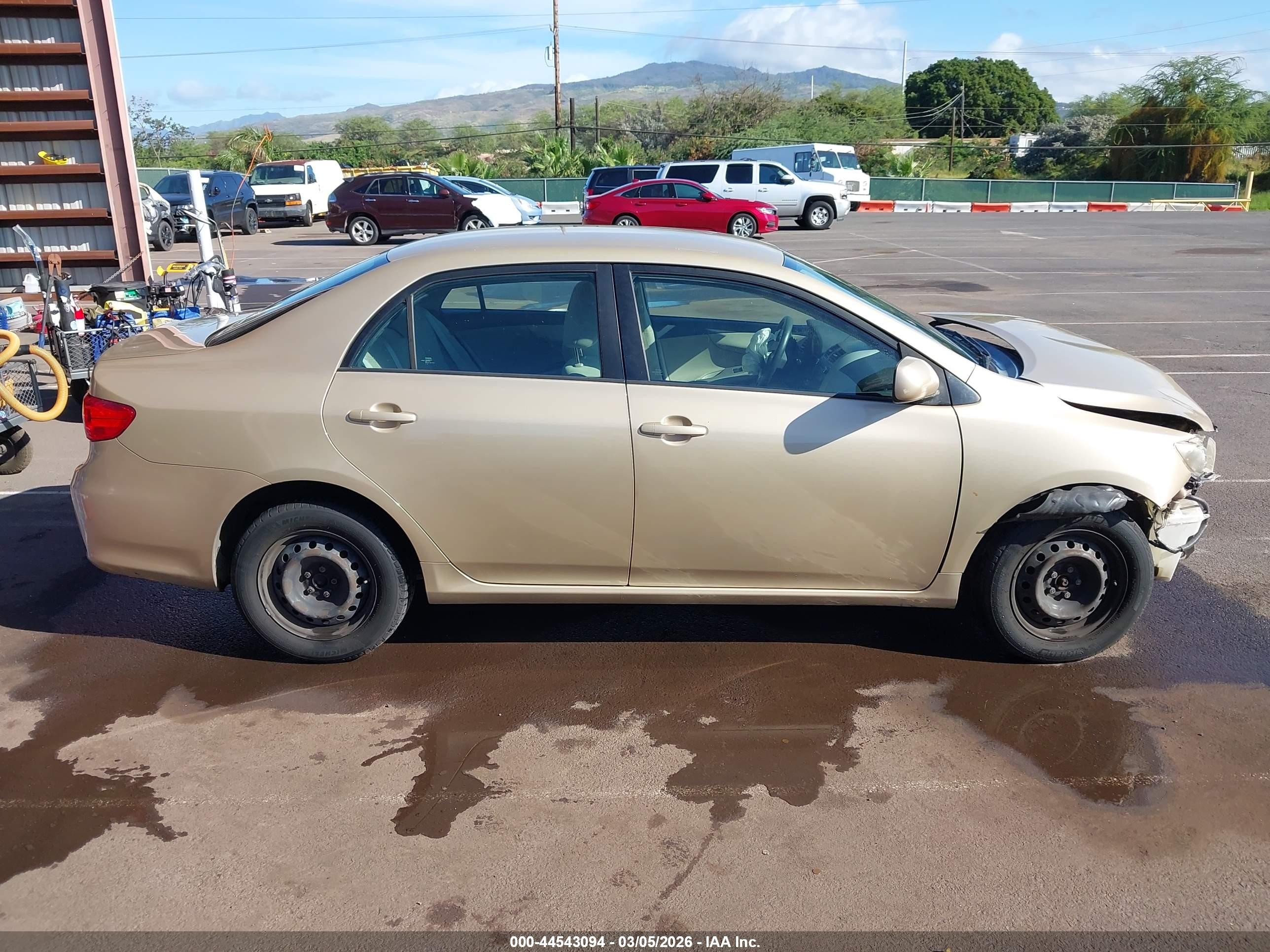 2011 Toyota Corolla Le Brown vin: 2T1BU4EE0BC625239