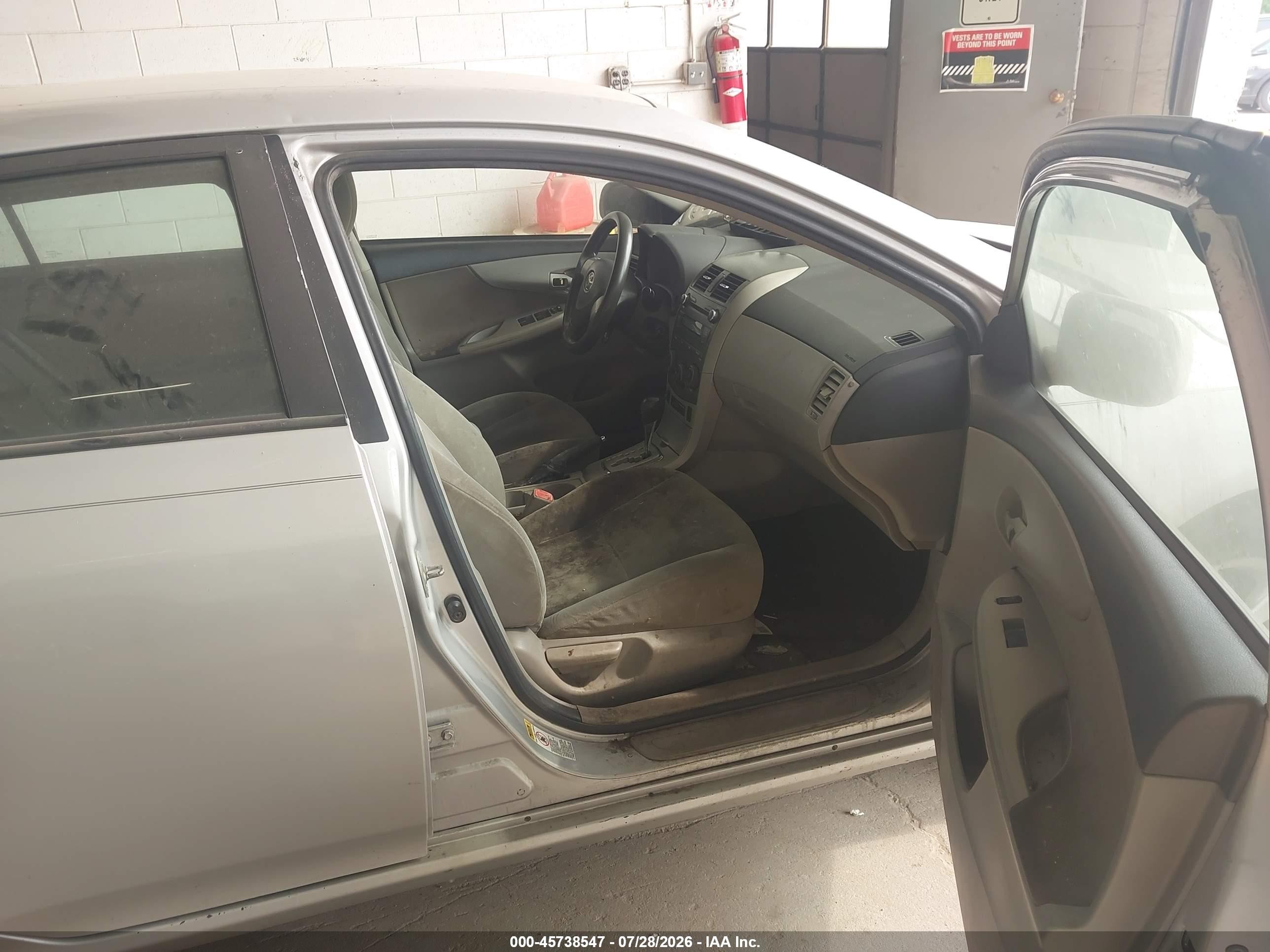 2011 Toyota Corolla Le Silver vin: 2T1BU4EE0BC627198