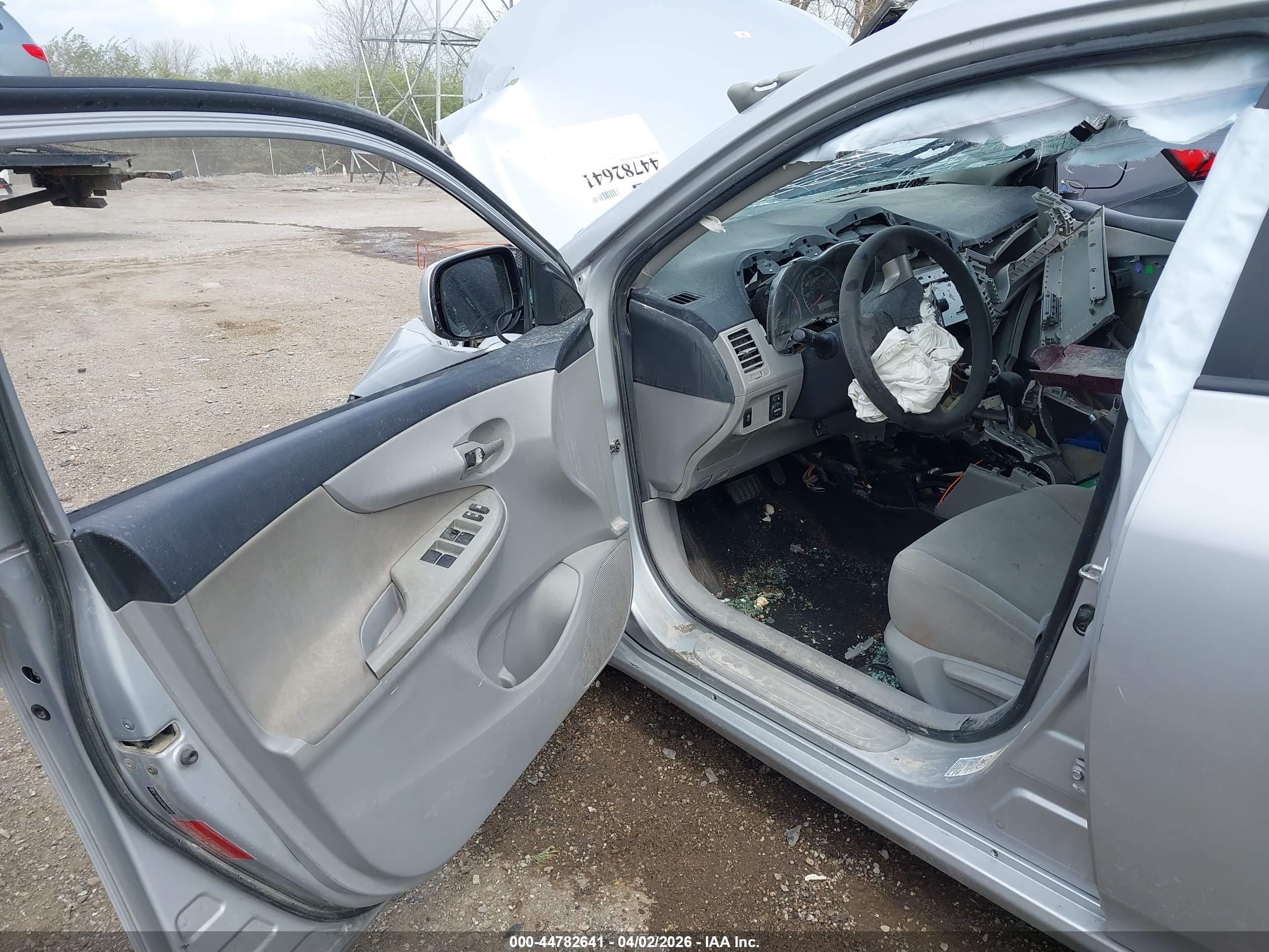 2011 Toyota Corolla Le Silver vin: 2T1BU4EE0BC646558