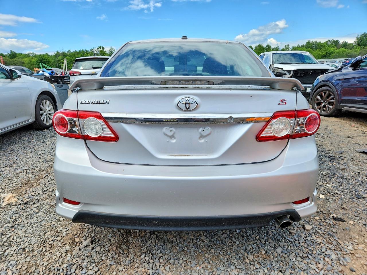 2011 Toyota Corolla S Silver vin: 2T1BU4EE0BC653509