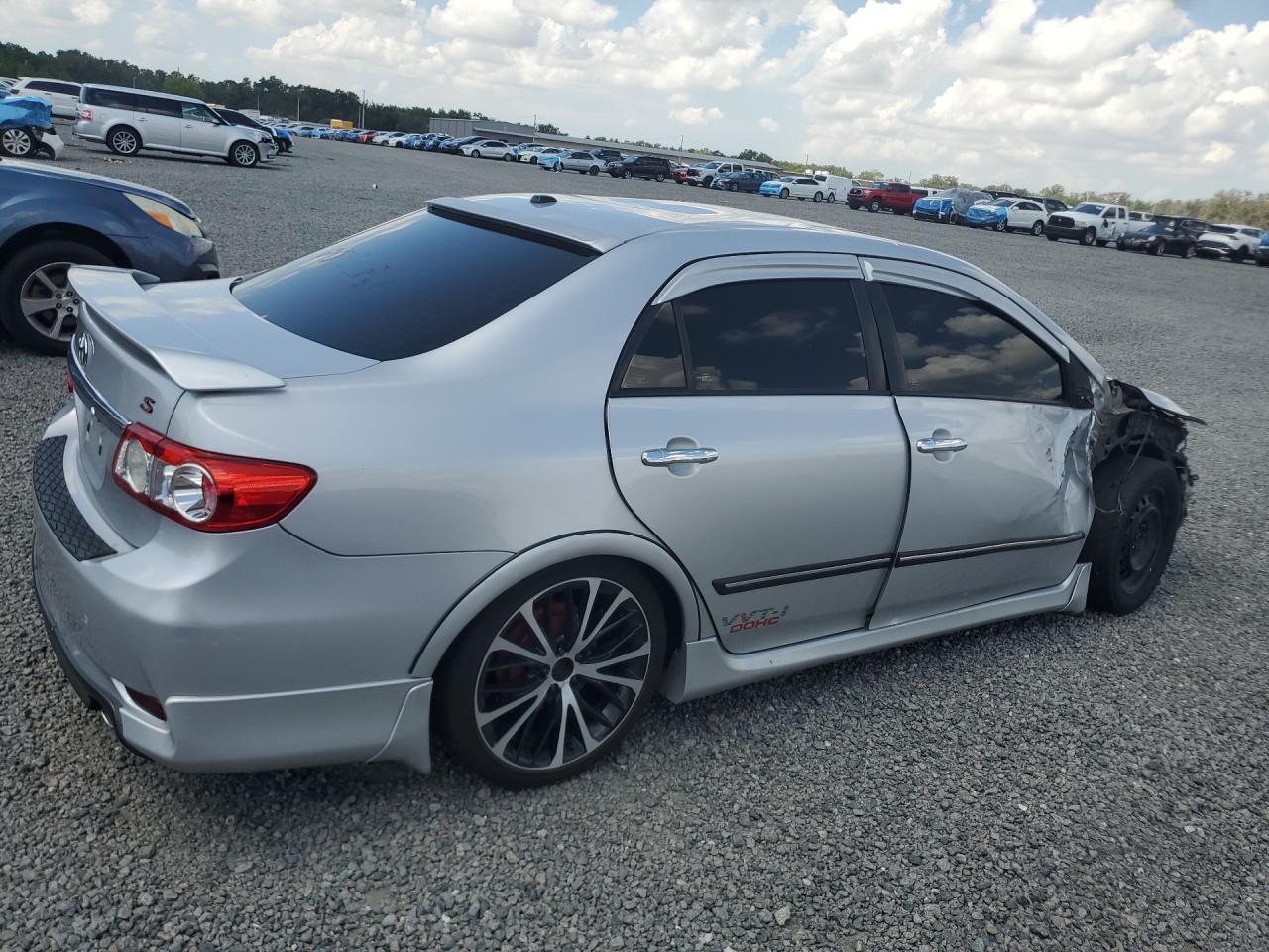 2011 Toyota Coralla Silver vin: 2T1BU4EE0BC689104