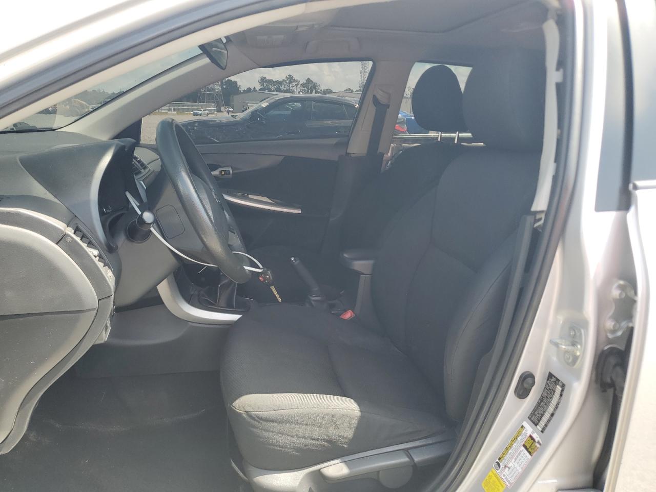 2011 Toyota Coralla Silver vin: 2T1BU4EE0BC689104