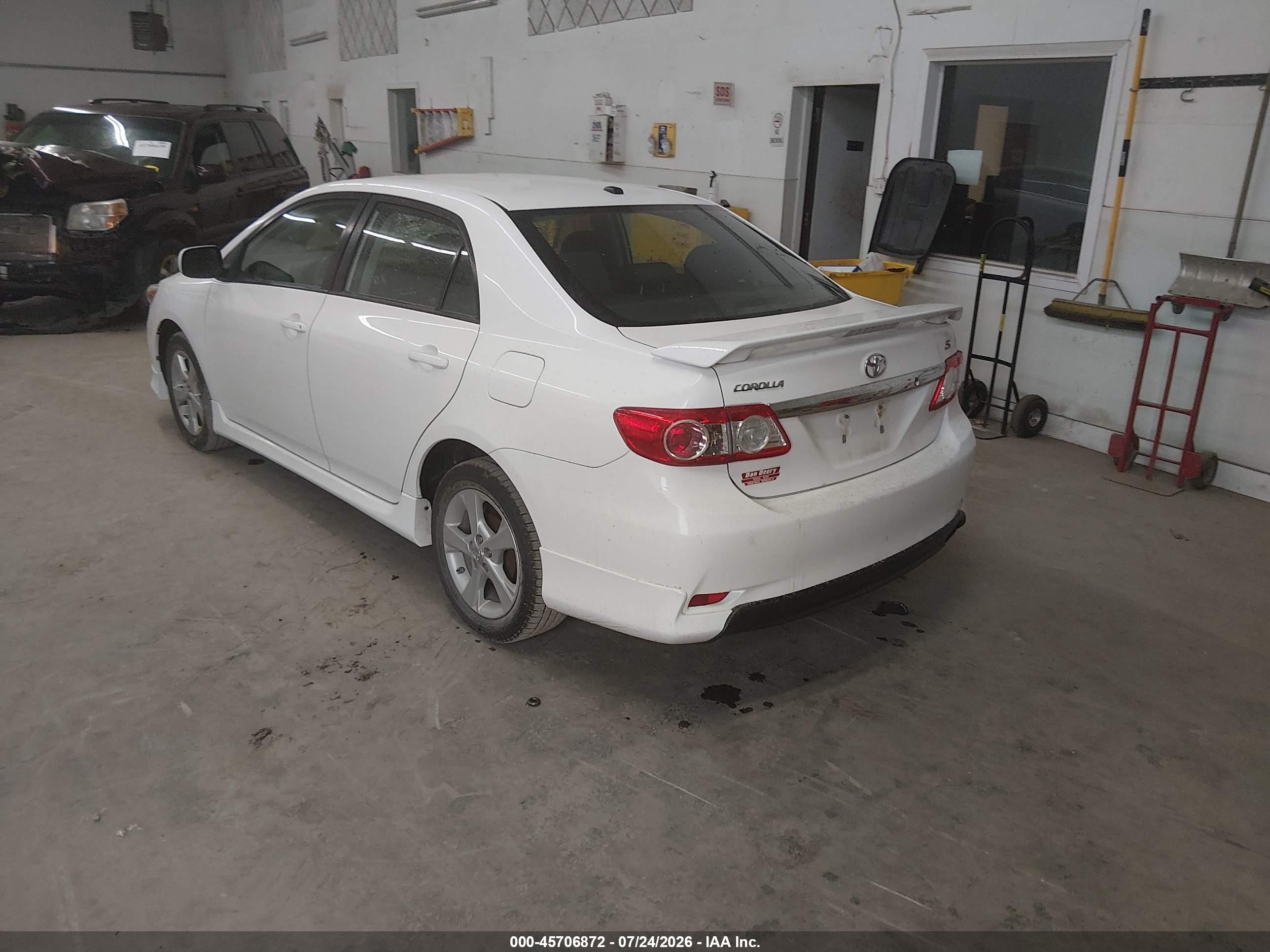 2011 Toyota Corolla S White vin: 2T1BU4EE0BC696022