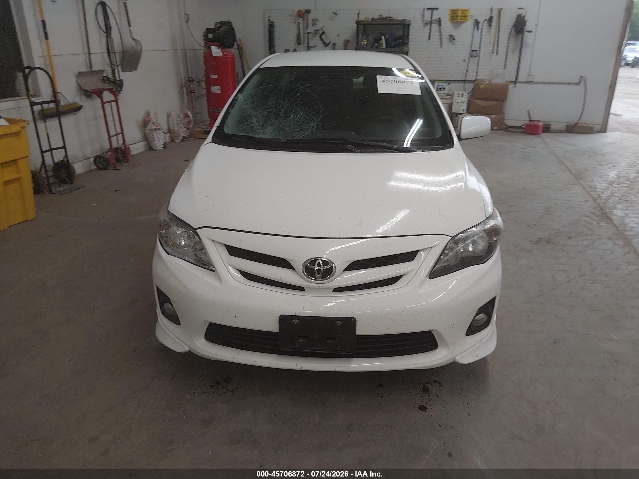 2011 Toyota Corolla S White vin: 2T1BU4EE0BC696022