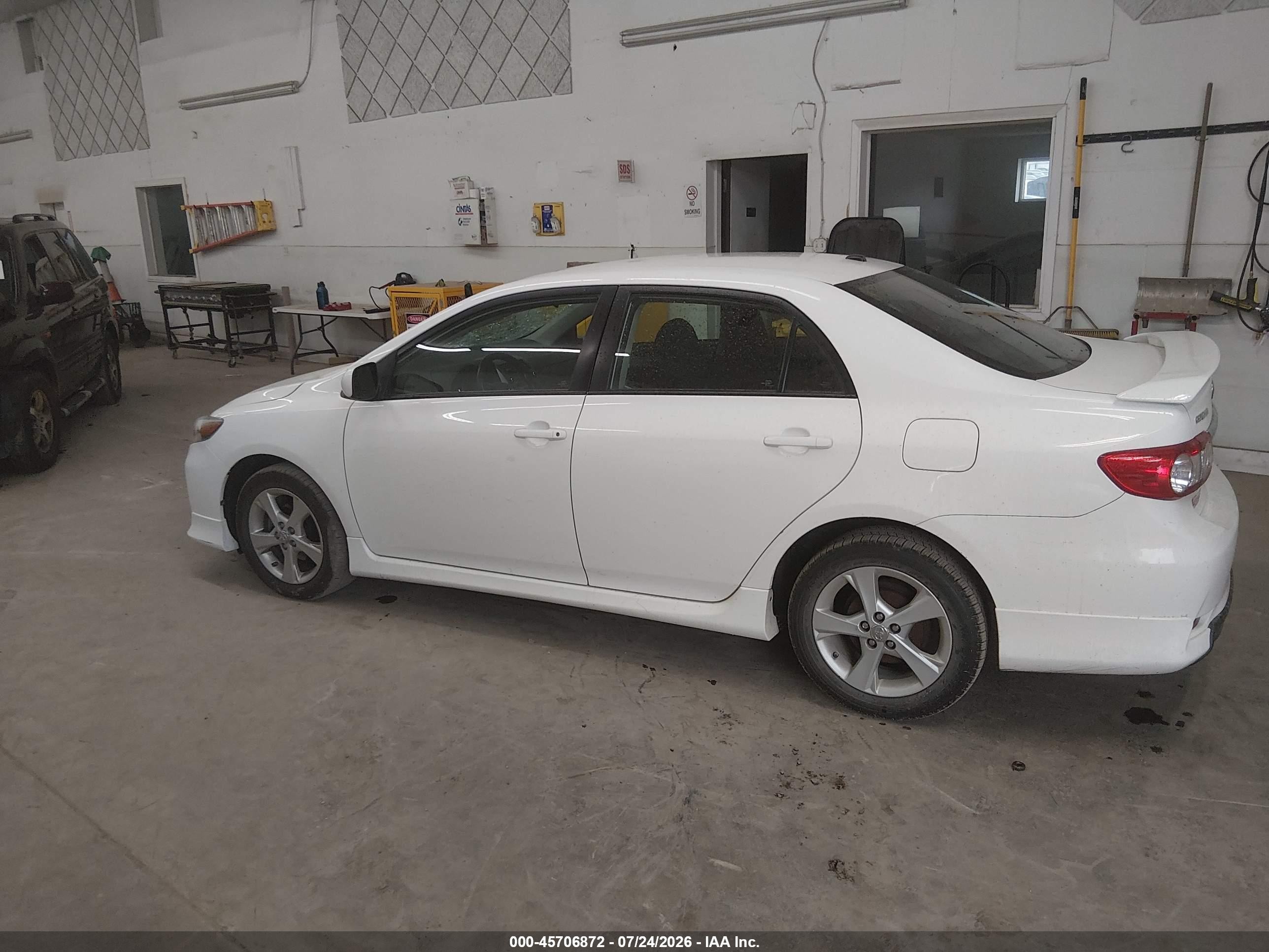 2011 Toyota Corolla S White vin: 2T1BU4EE0BC696022