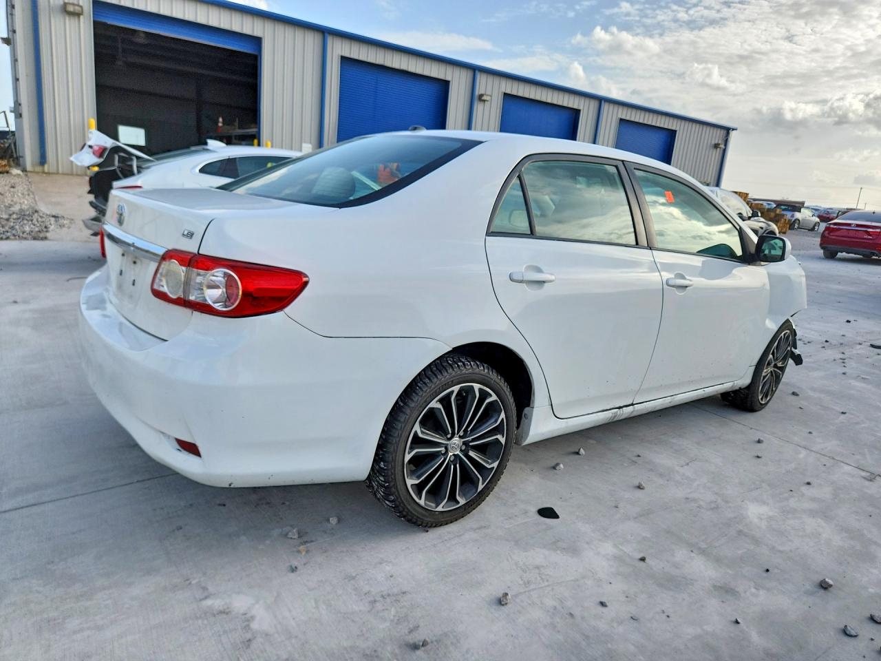 2011 Toyota Corolla Le White vin: 2T1BU4EE0BC736549