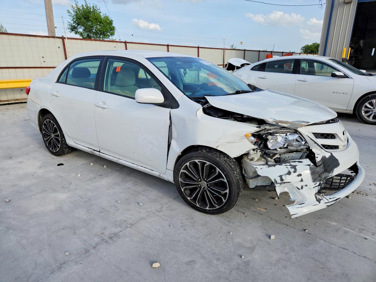 2011 Toyota Corolla Le White vin: 2T1BU4EE0BC736549
