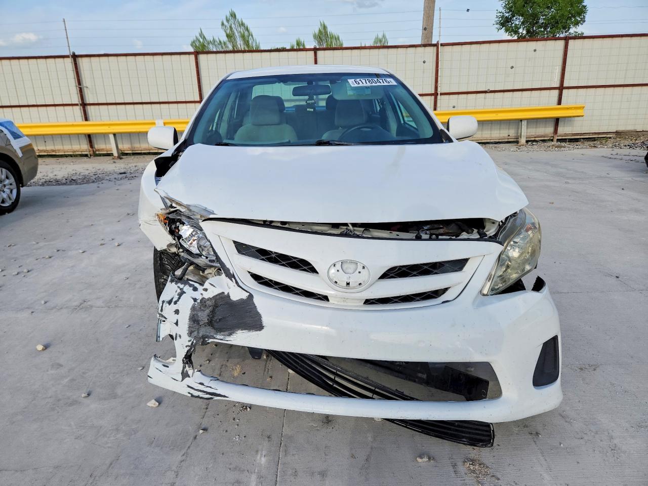 2011 Toyota Corolla Le White vin: 2T1BU4EE0BC736549