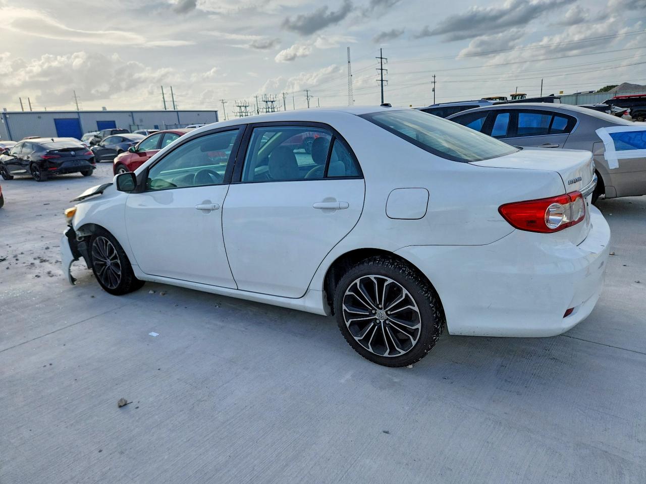 2011 Toyota Corolla Le White vin: 2T1BU4EE0BC736549