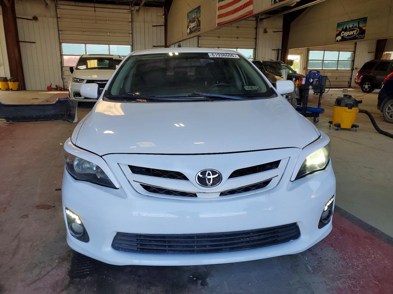 2011 Toyota Corolla S White vin: 2T1BU4EE0BC752511