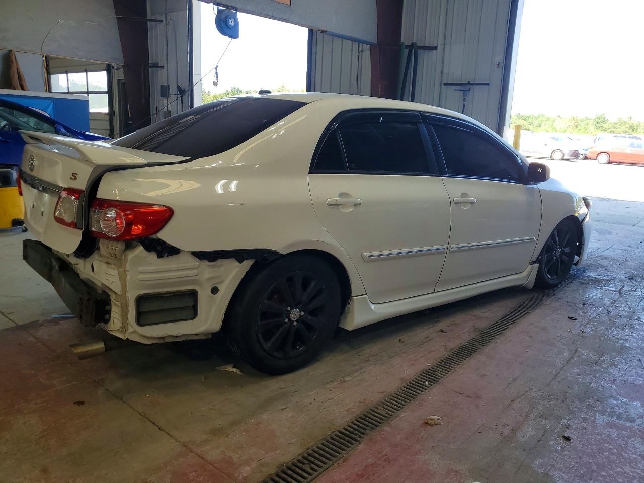 2011 Toyota Corolla S White vin: 2T1BU4EE0BC752511