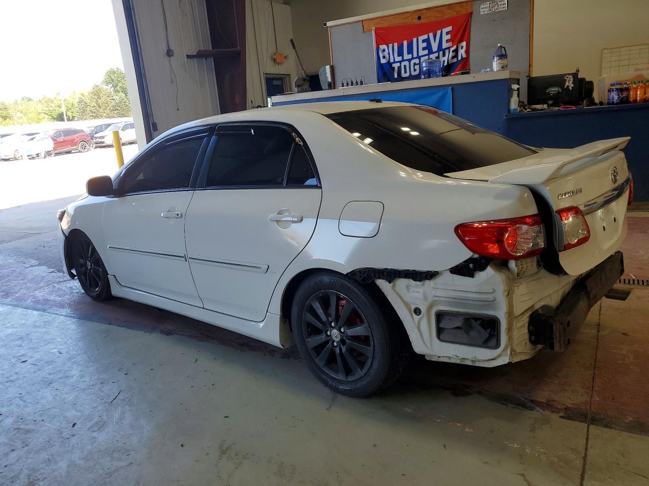 2011 Toyota Corolla S White vin: 2T1BU4EE0BC752511