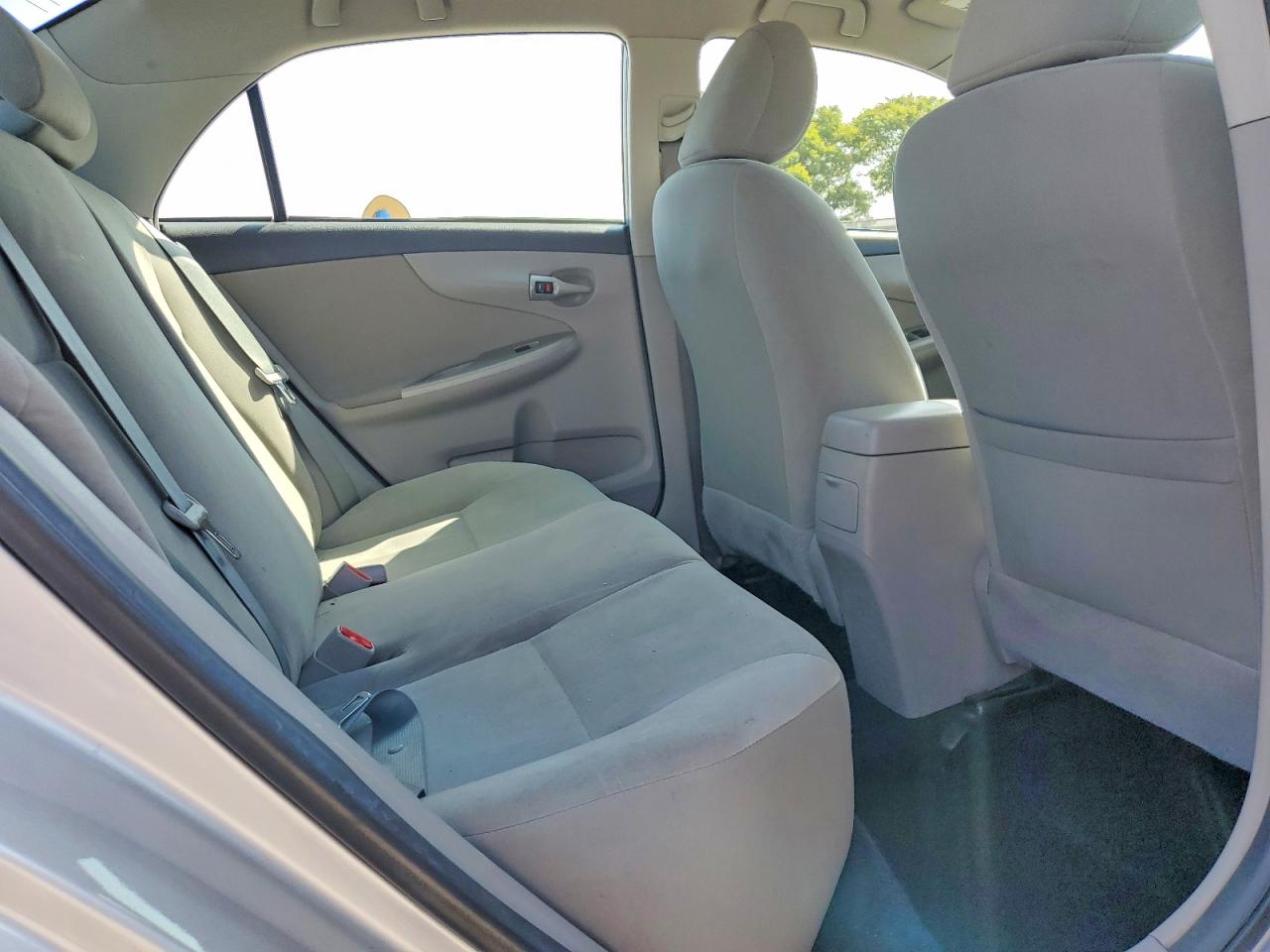 2012 Toyota Corolla Le Silver vin: 2T1BU4EE0CC761906