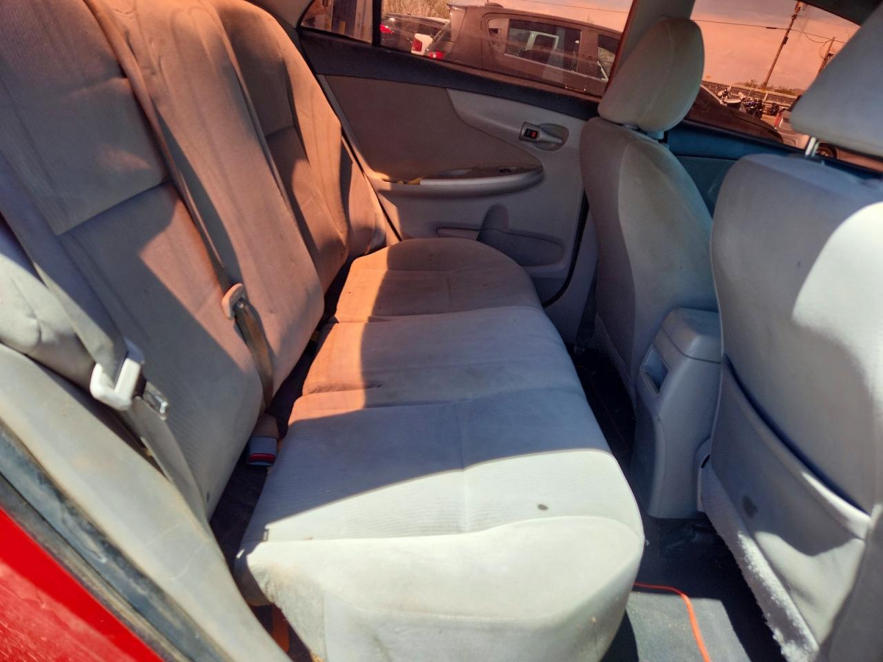 2012 Toyota Corolla Le Red vin: 2T1BU4EE0CC817925