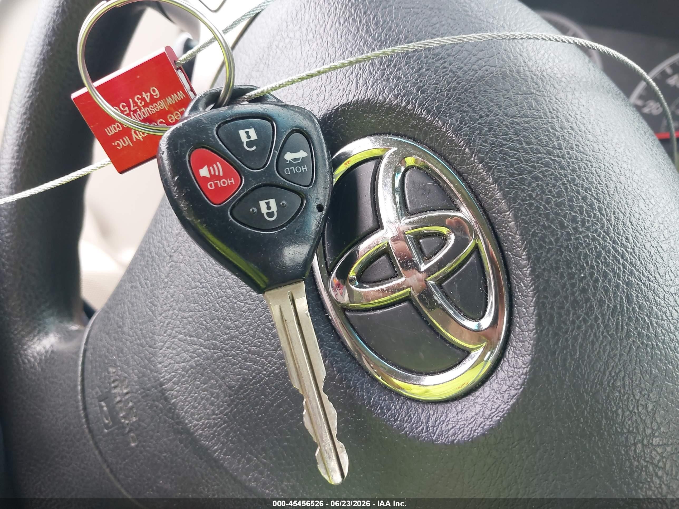 2012 Toyota Corolla Le Red vin: 2T1BU4EE0CC823630