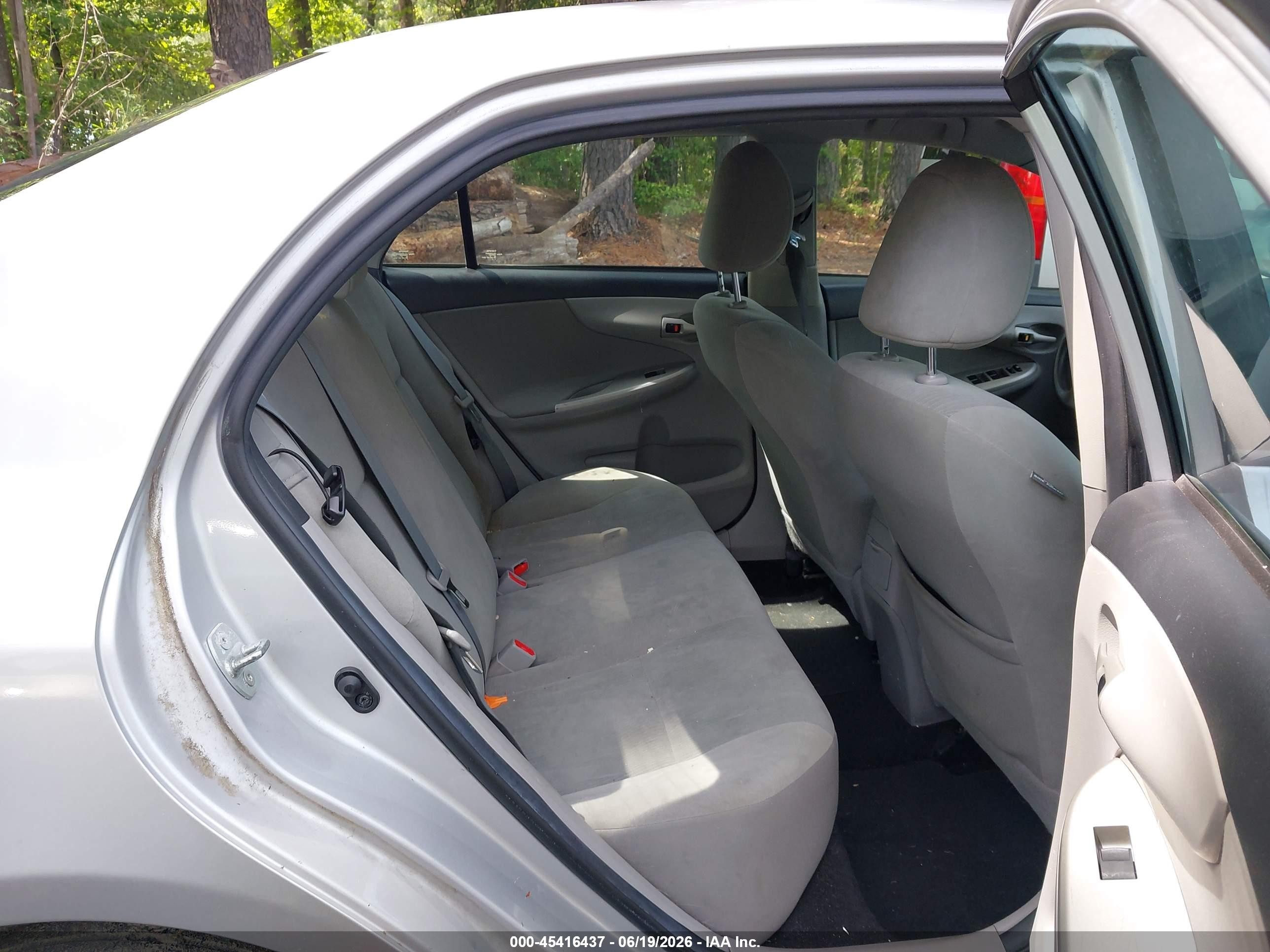 2012 Toyota Corolla Le Silver vin: 2T1BU4EE0CC831033