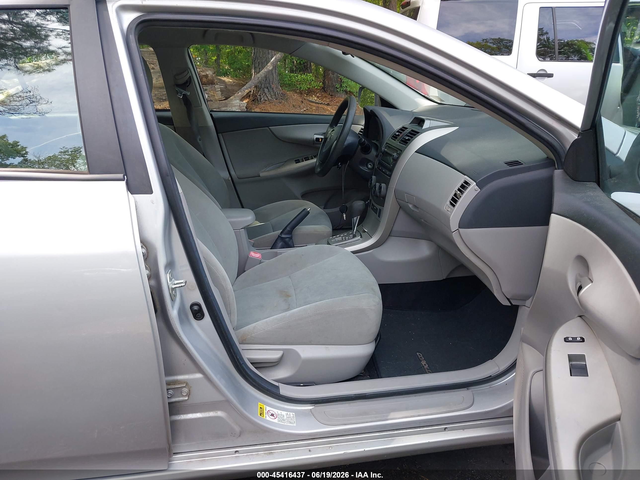 2012 Toyota Corolla Le Silver vin: 2T1BU4EE0CC831033