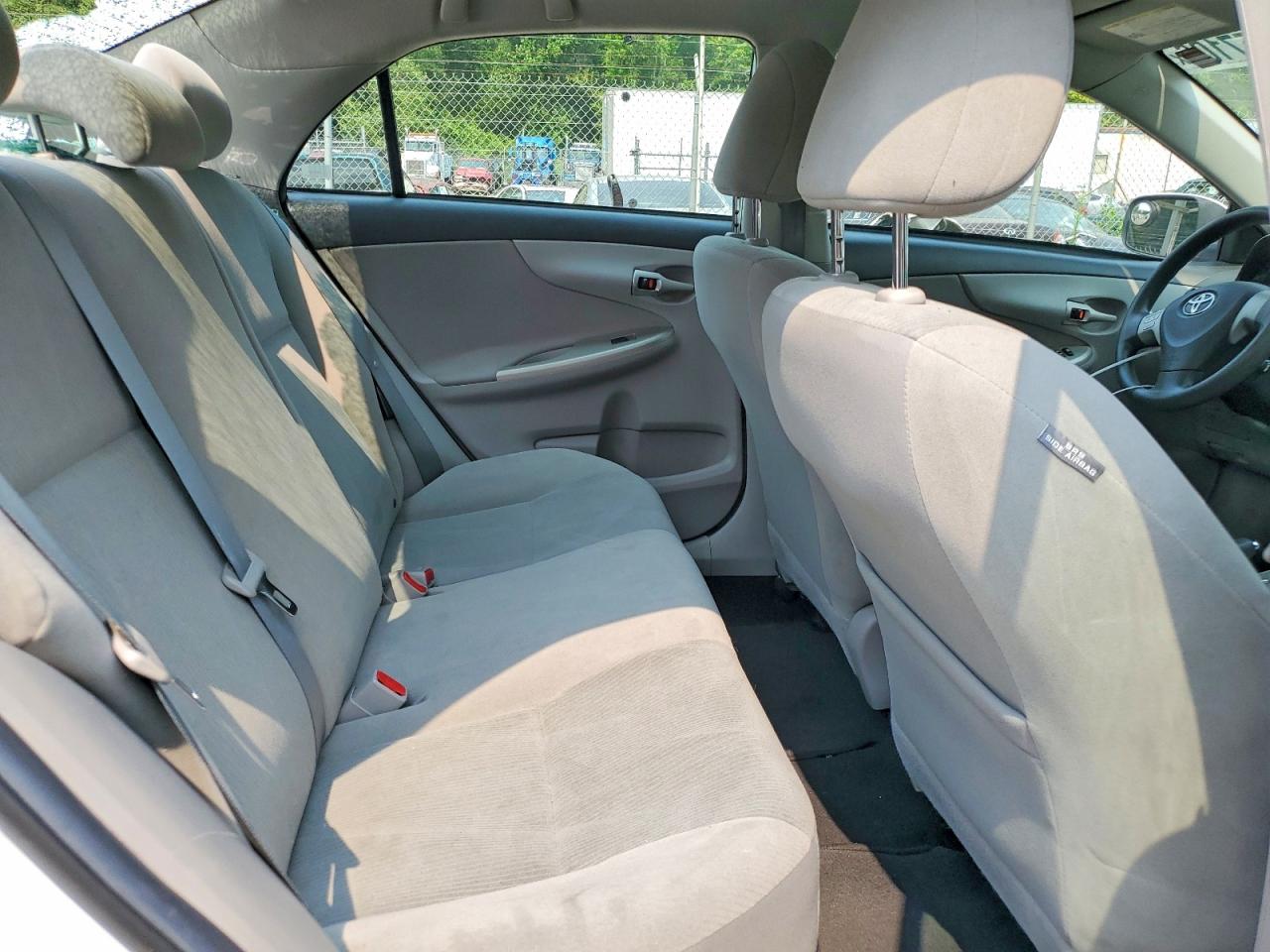 2012 Toyota Corolla Le White vin: 2T1BU4EE0CC874237