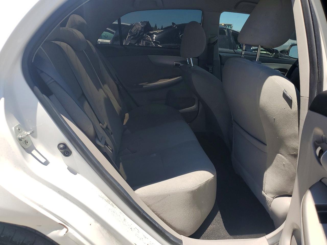 2012 Toyota Corolla Le White vin: 2T1BU4EE0CC888428