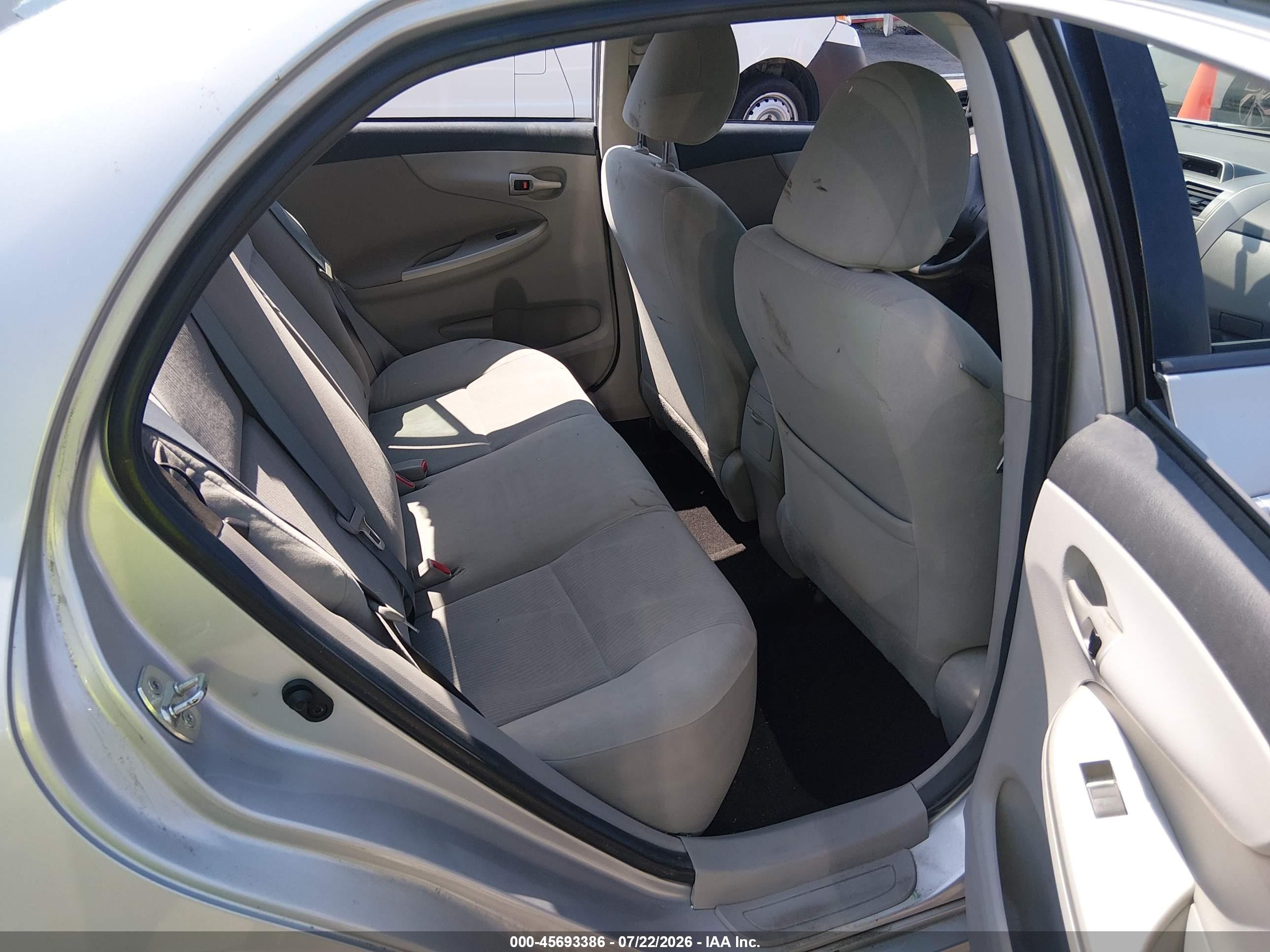2012 Toyota Corolla Le Silver vin: 2T1BU4EE0CC903297